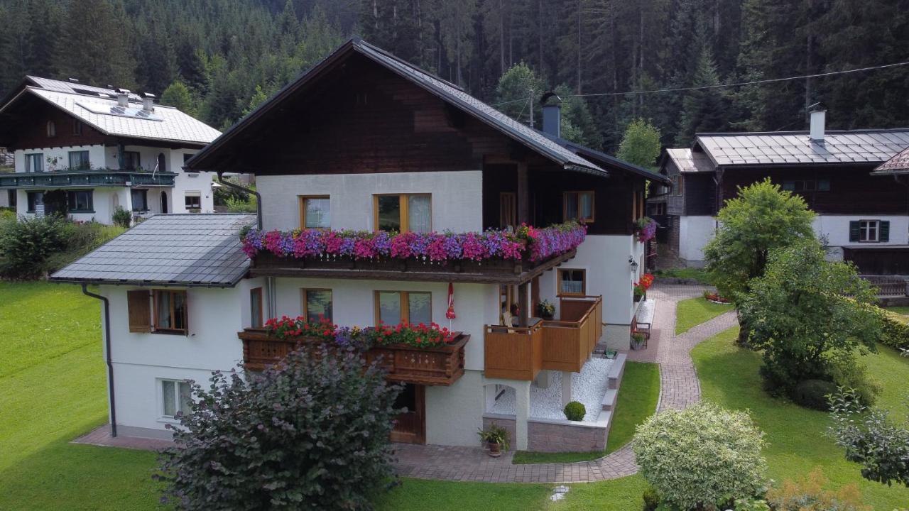 Andrea Schmaranzer - Privatzimmer Gosau Exterior photo